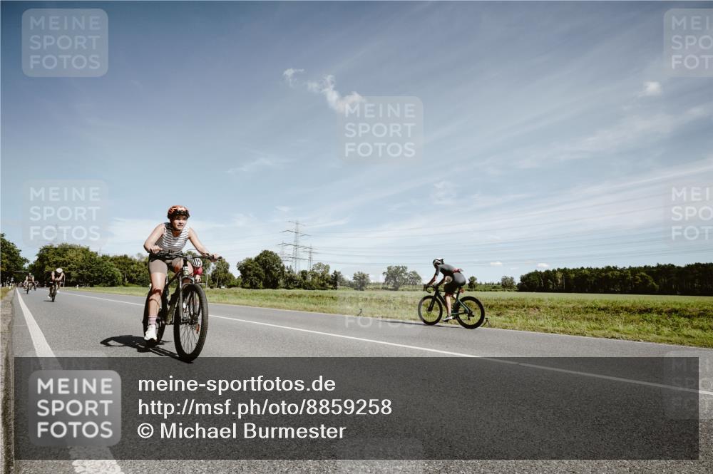 07.09.2025 - 19. Norderstedt Triathlon Michael Burmester http://msf.ph/oto/8859258 07.09.2025 12:42:37 Radfahren 290, 295, 698, 1264 meine-sportfotos.de