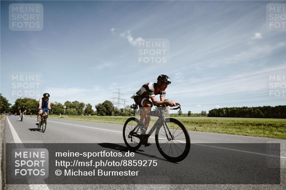 07.09.2025 - 19. Norderstedt Triathlon Michael Burmester http://msf.ph/oto/8859275 07.09.2025 12:42:44 Radfahren 157, 713, 750, 1328 meine-sportfotos.de