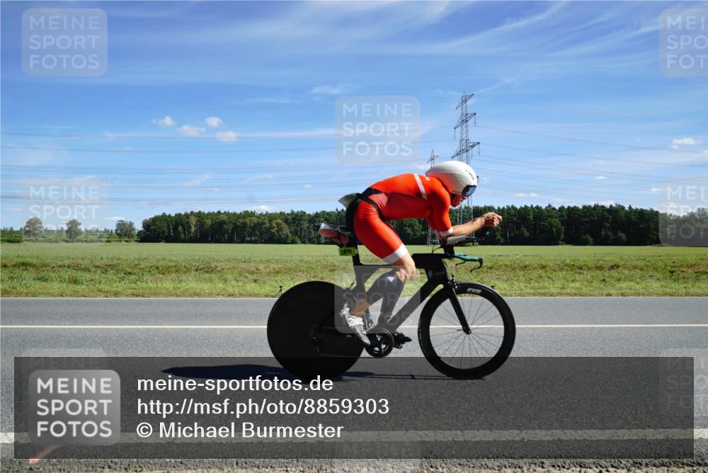 07.09.2025 - 19. Norderstedt Triathlon Michael Burmester http://msf.ph/oto/8859303 07.09.2025 13:35:19 Radfahren 974 meine-sportfotos.de