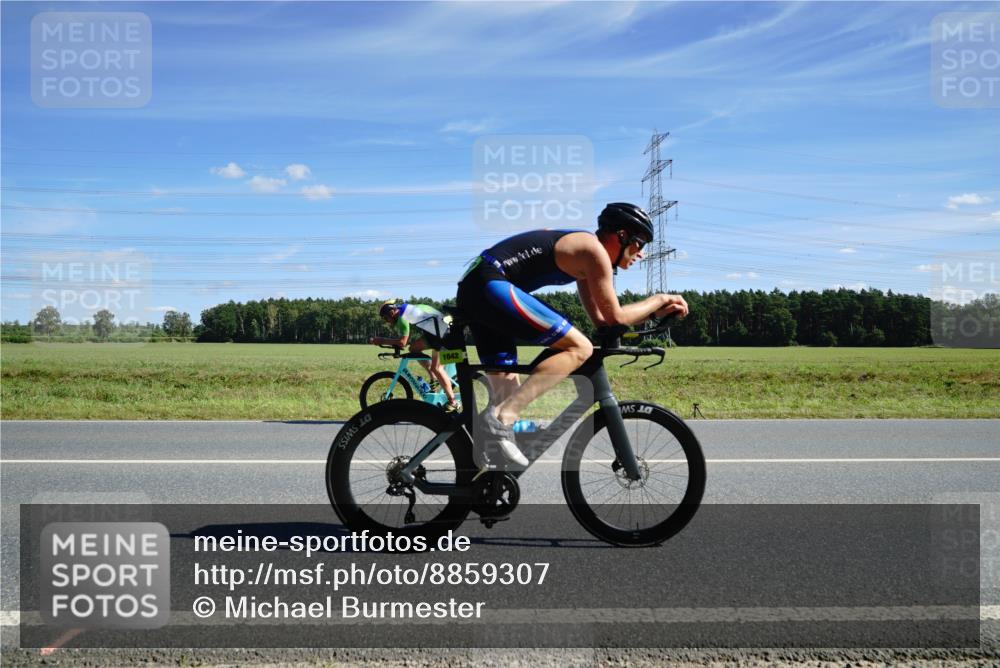07.09.2025 - 19. Norderstedt Triathlon Michael Burmester http://msf.ph/oto/8859307 07.09.2025 13:35:24 Radfahren 1042 meine-sportfotos.de