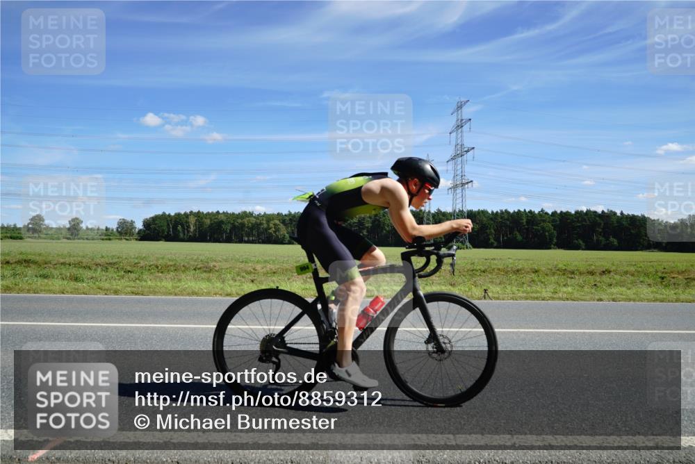 07.09.2025 - 19. Norderstedt Triathlon Michael Burmester http://msf.ph/oto/8859312 07.09.2025 13:35:49 Radfahren 994 meine-sportfotos.de