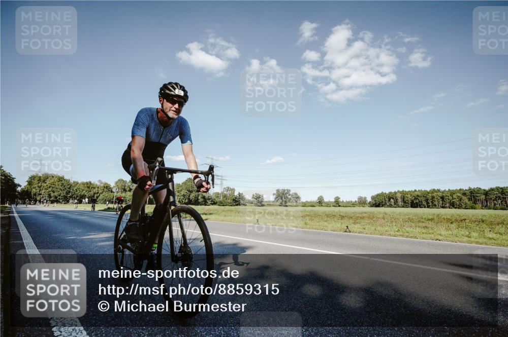 07.09.2025 - 19. Norderstedt Triathlon Michael Burmester http://msf.ph/oto/8859315 07.09.2025 15:45:46 Radfahren 883, 932 meine-sportfotos.de