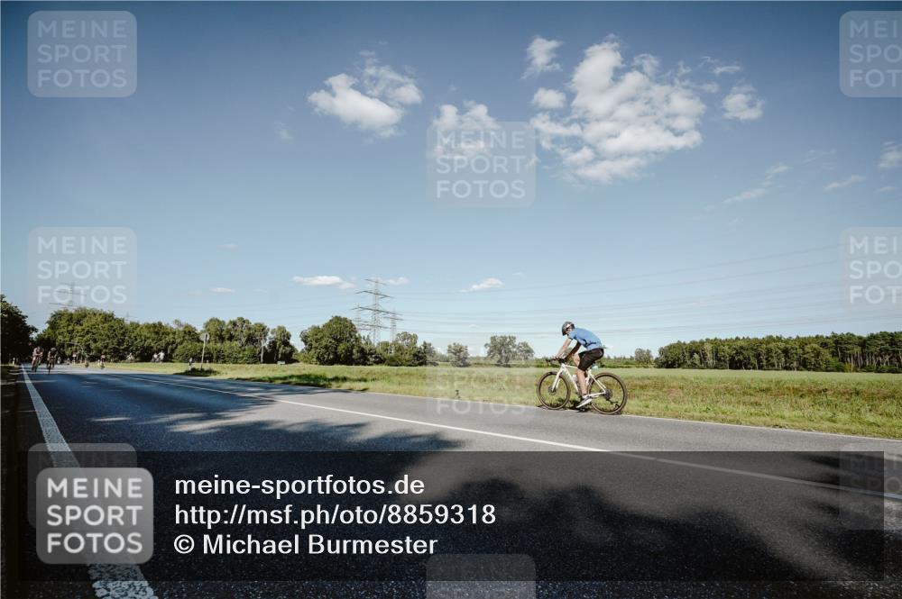 07.09.2025 - 19. Norderstedt Triathlon Michael Burmester http://msf.ph/oto/8859318 07.09.2025 15:45:49 Radfahren 883, 1527 meine-sportfotos.de
