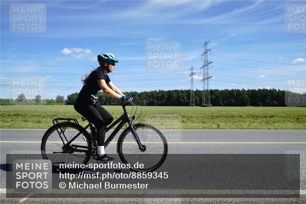 07.09.2025 - 19. Norderstedt Triathlon Michael Burmester http://msf.ph/oto/8859345 07.09.2025 13:36:03 Radfahren 356 meine-sportfotos.de