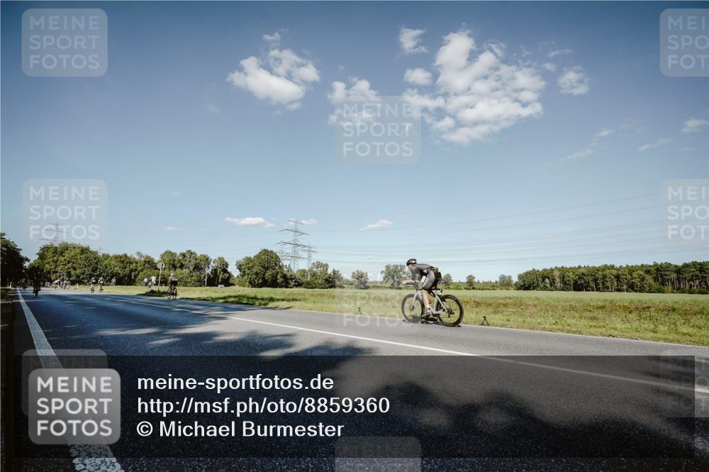 07.09.2025 - 19. Norderstedt Triathlon Michael Burmester http://msf.ph/oto/8859360 07.09.2025 15:46:03 Radfahren 1429 meine-sportfotos.de