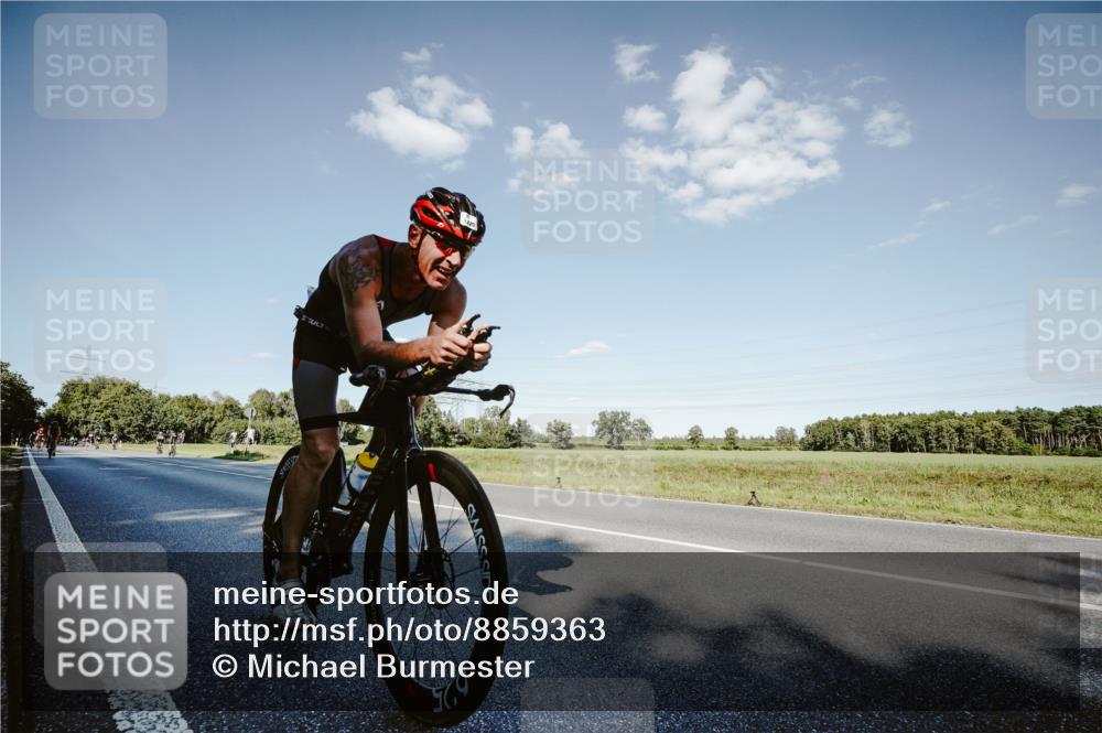 07.09.2025 - 19. Norderstedt Triathlon Michael Burmester http://msf.ph/oto/8859363 07.09.2025 15:46:05 Radfahren 1429 meine-sportfotos.de