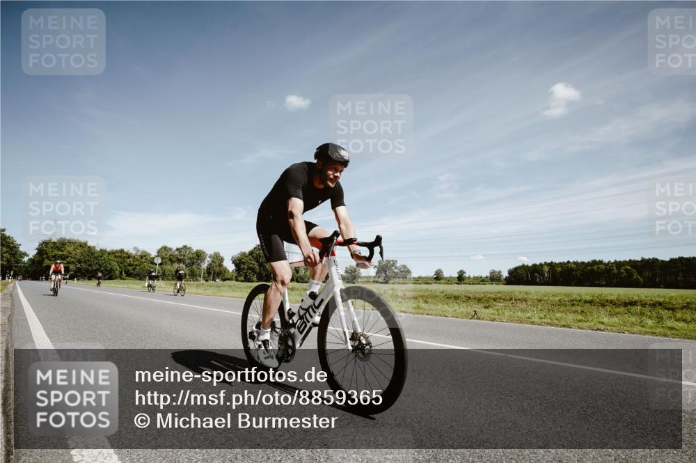 07.09.2025 - 19. Norderstedt Triathlon Michael Burmester http://msf.ph/oto/8859365 07.09.2025 12:43:36 Radfahren 1212, 1337 meine-sportfotos.de