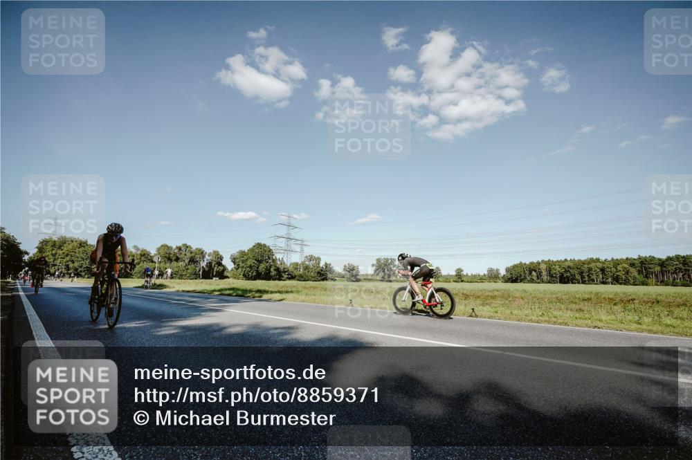 07.09.2025 - 19. Norderstedt Triathlon Michael Burmester http://msf.ph/oto/8859371 07.09.2025 15:46:09 Radfahren 421, 459 meine-sportfotos.de