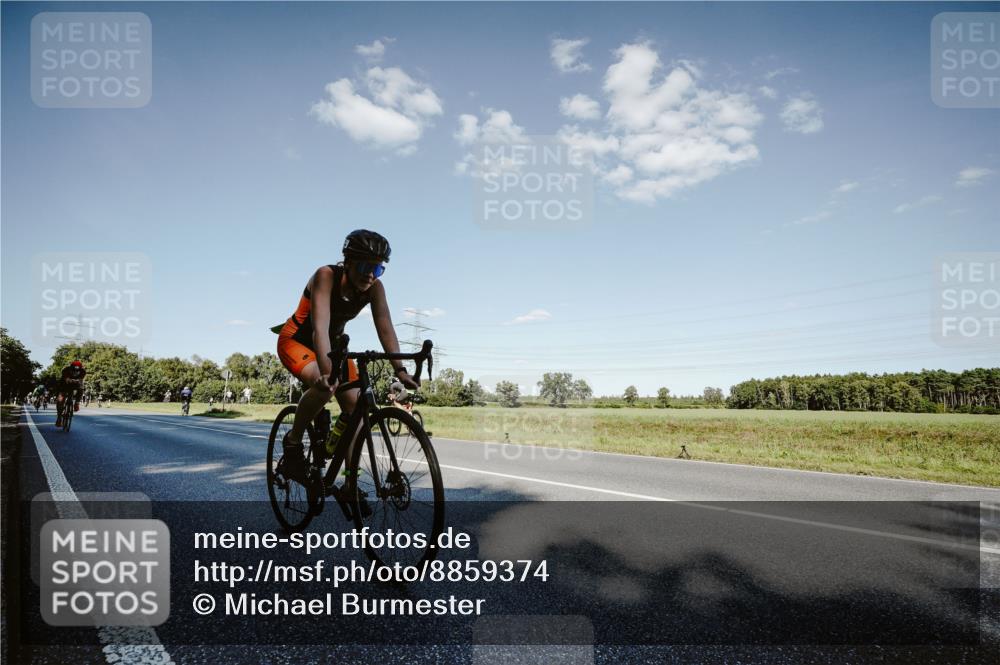 07.09.2025 - 19. Norderstedt Triathlon Michael Burmester http://msf.ph/oto/8859374 07.09.2025 15:46:09 Radfahren 421, 459 meine-sportfotos.de