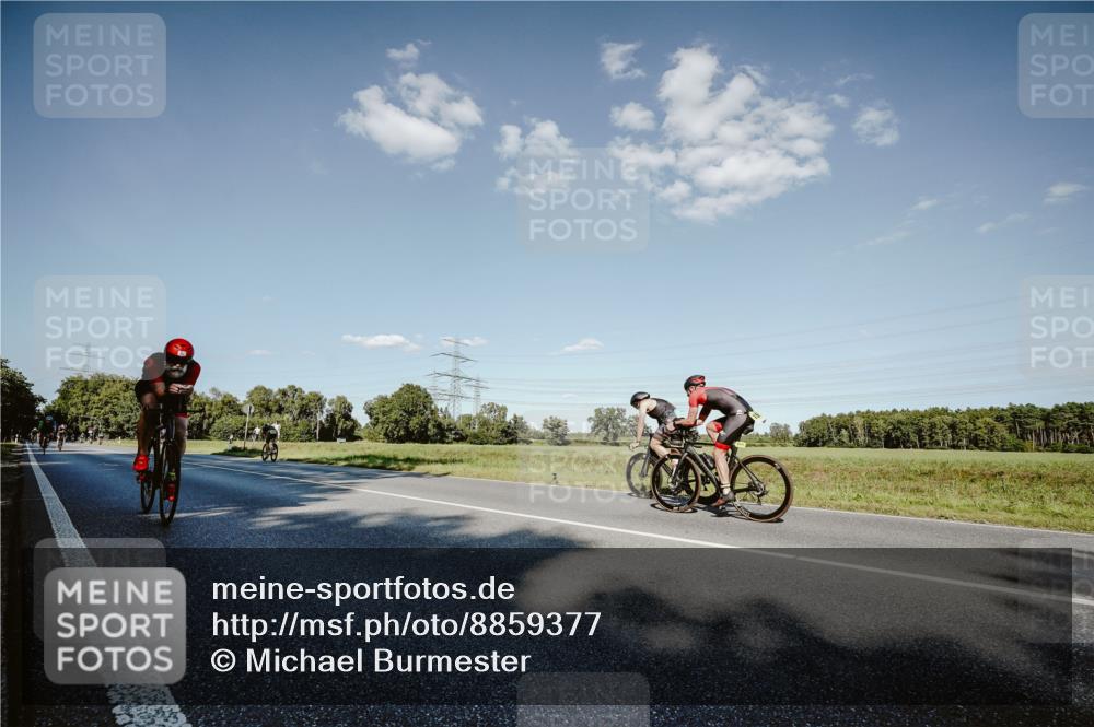 07.09.2025 - 19. Norderstedt Triathlon Michael Burmester http://msf.ph/oto/8859377 07.09.2025 15:46:10 Radfahren 421, 459, 1403 meine-sportfotos.de