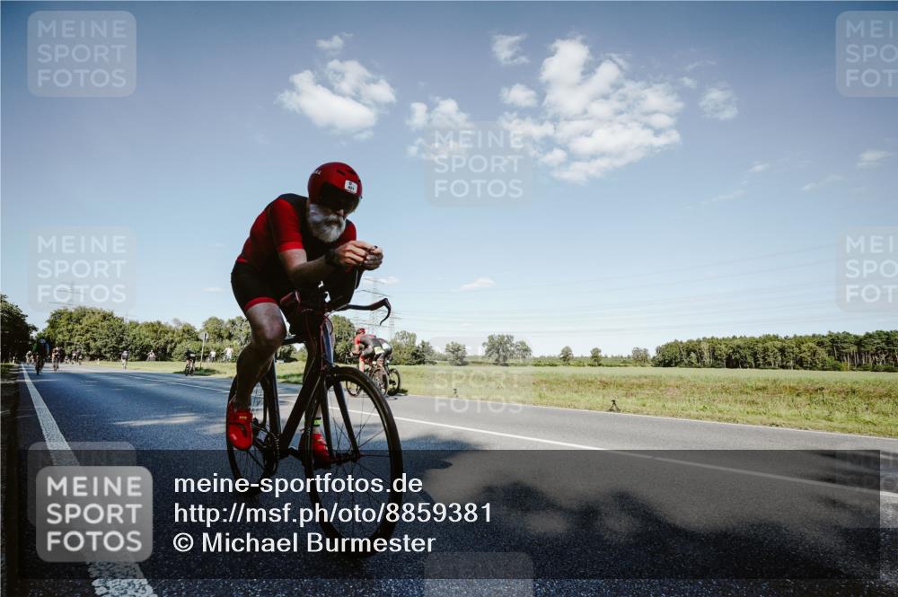07.09.2025 - 19. Norderstedt Triathlon Michael Burmester http://msf.ph/oto/8859381 07.09.2025 15:46:11 Radfahren 421, 459, 530, 1403 meine-sportfotos.de