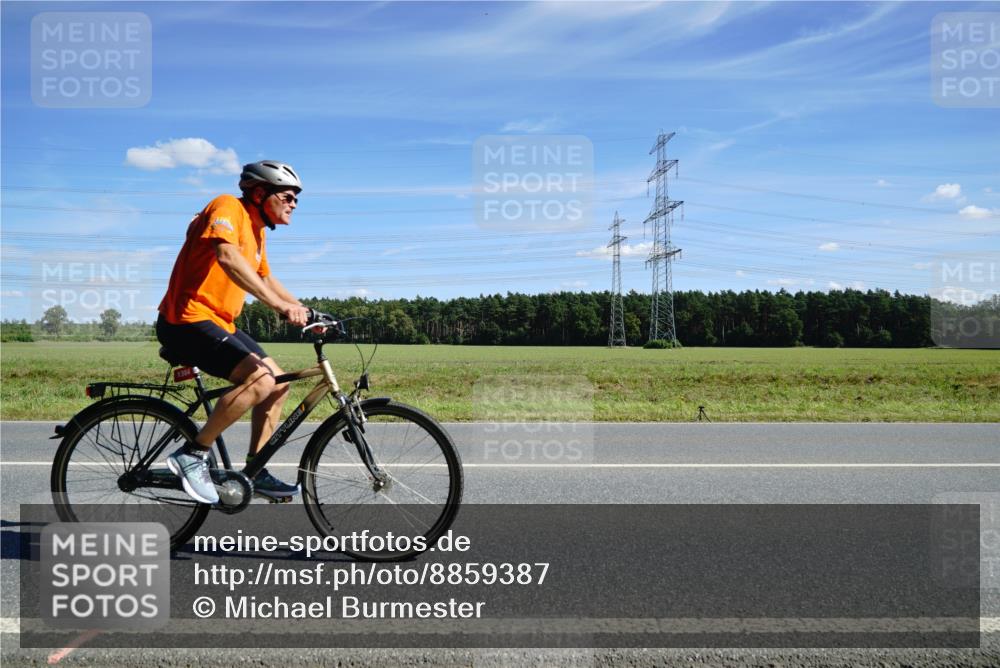 07.09.2025 - 19. Norderstedt Triathlon Michael Burmester http://msf.ph/oto/8859387 07.09.2025 13:37:03 Radfahren 1304 meine-sportfotos.de