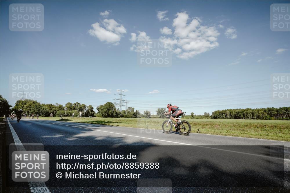 07.09.2025 - 19. Norderstedt Triathlon Michael Burmester http://msf.ph/oto/8859388 07.09.2025 15:46:15 Radfahren 530, 1403, 1458 meine-sportfotos.de