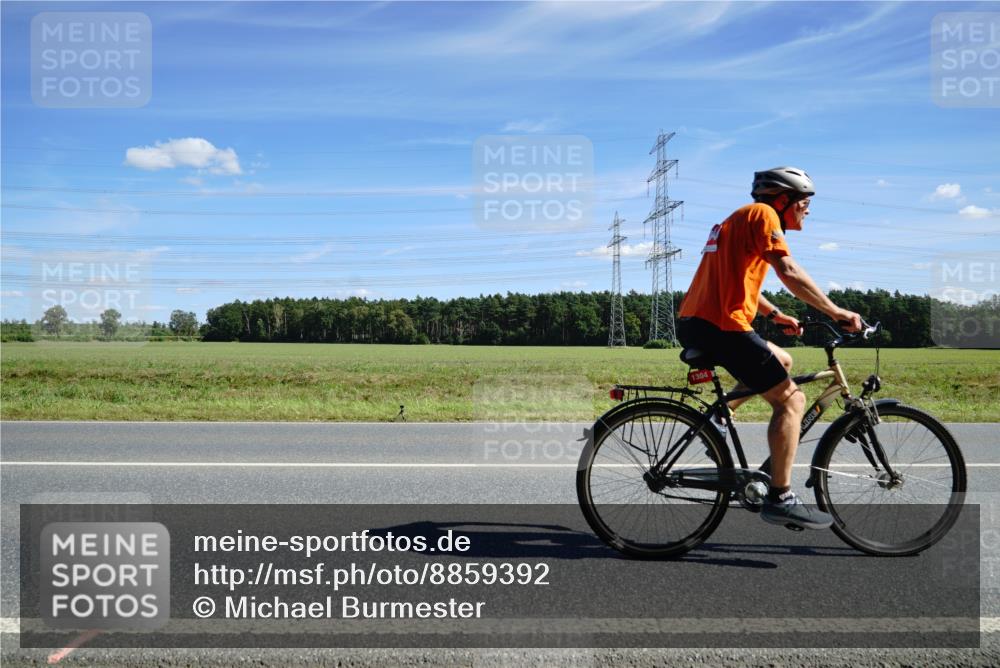 07.09.2025 - 19. Norderstedt Triathlon Michael Burmester http://msf.ph/oto/8859392 07.09.2025 13:37:03 Radfahren 1304 meine-sportfotos.de