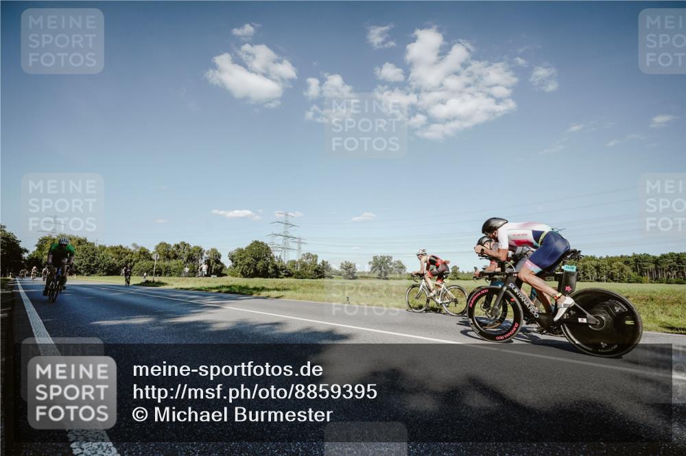 07.09.2025 - 19. Norderstedt Triathlon Michael Burmester http://msf.ph/oto/8859395 07.09.2025 15:46:18 Radfahren 933, 1458, 1494 meine-sportfotos.de