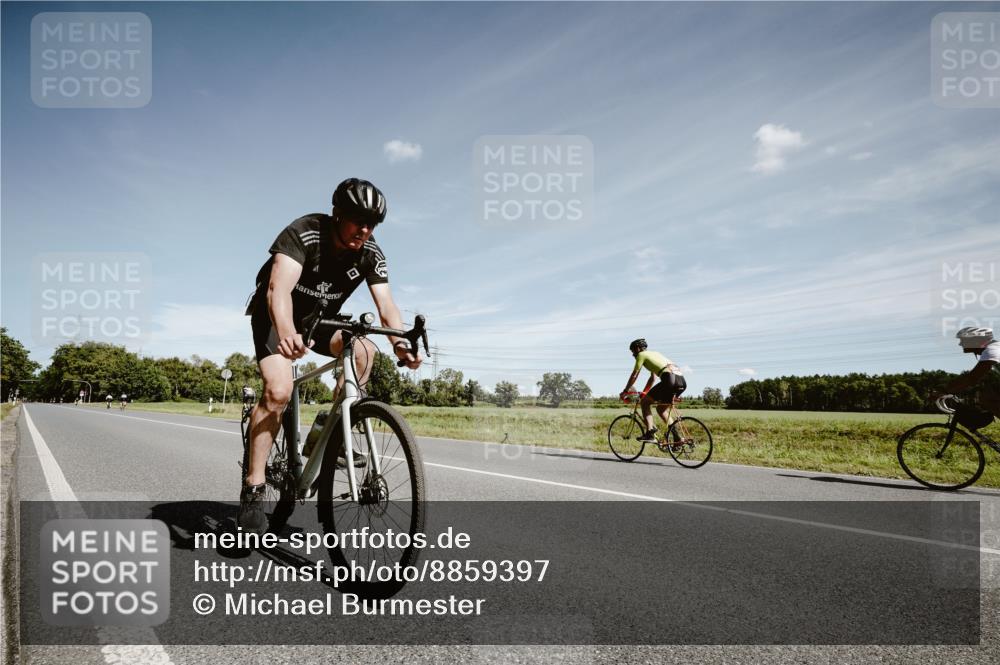 07.09.2025 - 19. Norderstedt Triathlon Michael Burmester http://msf.ph/oto/8859397 07.09.2025 12:43:55 Radfahren 1317, 1385 meine-sportfotos.de