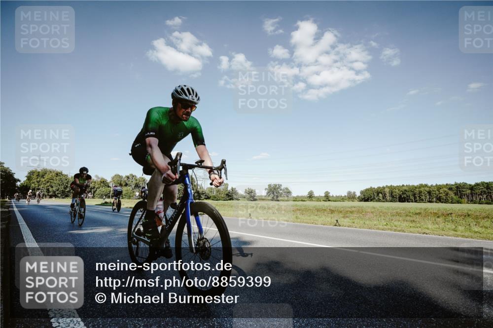 07.09.2025 - 19. Norderstedt Triathlon Michael Burmester http://msf.ph/oto/8859399 07.09.2025 15:46:19 Radfahren 518, 933, 1458, 1494 meine-sportfotos.de