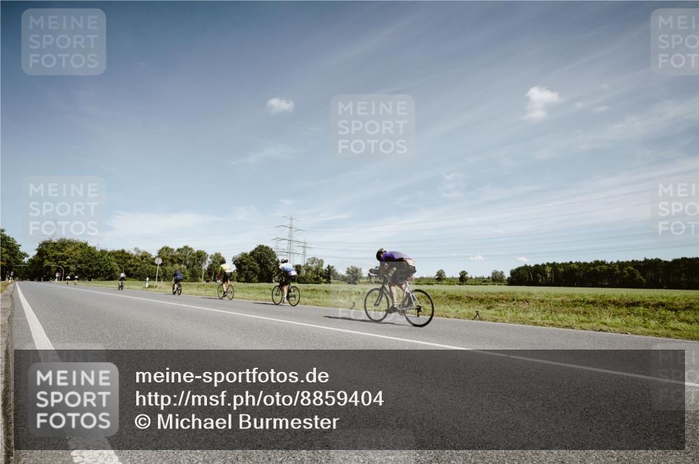 07.09.2025 - 19. Norderstedt Triathlon Michael Burmester http://msf.ph/oto/8859404 07.09.2025 12:43:56 Radfahren 1317 meine-sportfotos.de