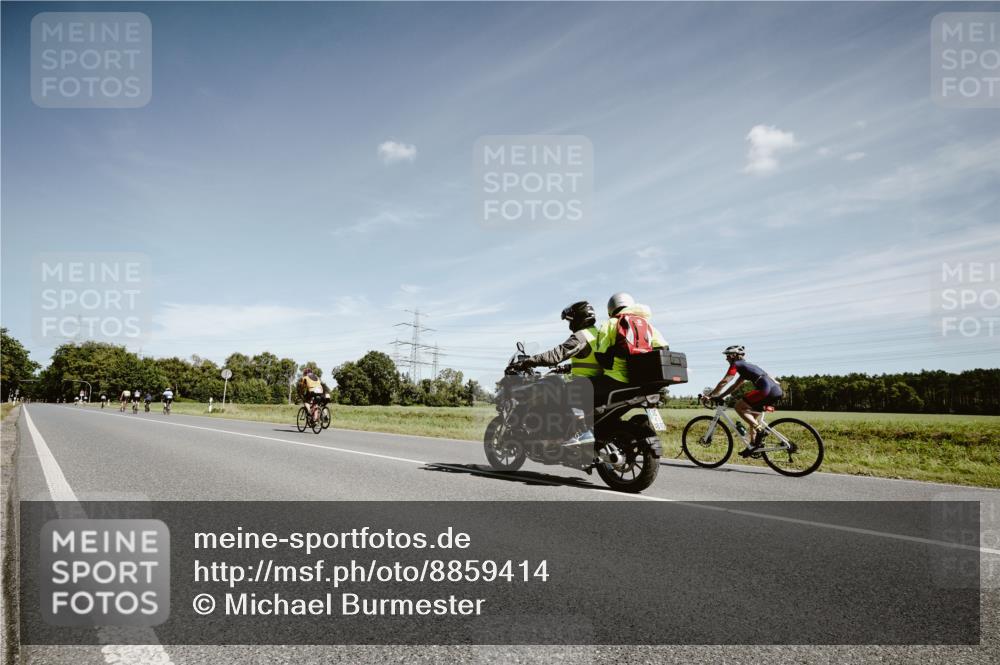 07.09.2025 - 19. Norderstedt Triathlon Michael Burmester http://msf.ph/oto/8859414 07.09.2025 12:44:00 Radfahren  meine-sportfotos.de
