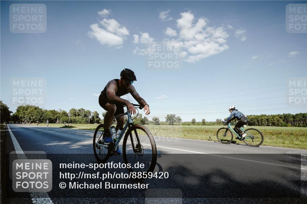 07.09.2025 - 19. Norderstedt Triathlon Michael Burmester http://msf.ph/oto/8859420 07.09.2025 15:46:27 Radfahren 875, 912, 1533 meine-sportfotos.de