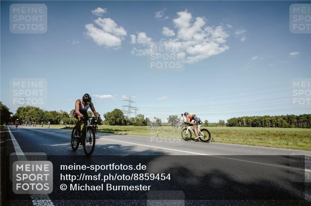 07.09.2025 - 19. Norderstedt Triathlon Michael Burmester http://msf.ph/oto/8859454 07.09.2025 15:46:38 Radfahren 526, 536 meine-sportfotos.de