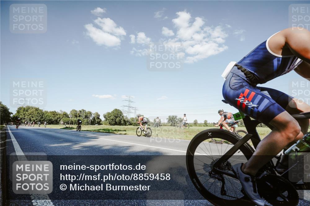 07.09.2025 - 19. Norderstedt Triathlon Michael Burmester http://msf.ph/oto/8859458 07.09.2025 15:46:39 Radfahren 526, 536 meine-sportfotos.de