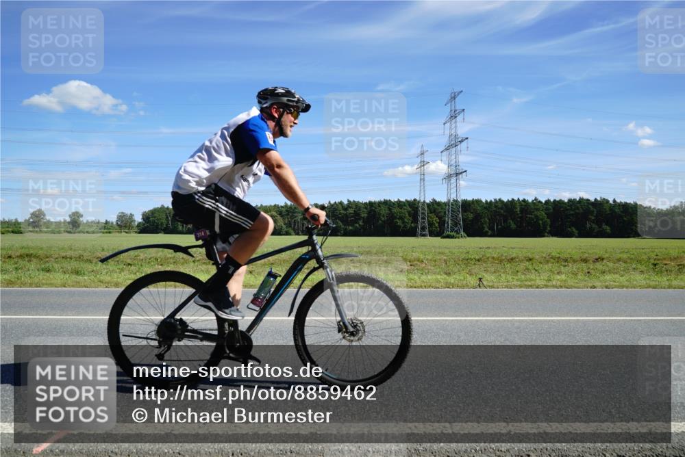 07.09.2025 - 19. Norderstedt Triathlon Michael Burmester http://msf.ph/oto/8859462 07.09.2025 13:38:28 Radfahren 314 meine-sportfotos.de