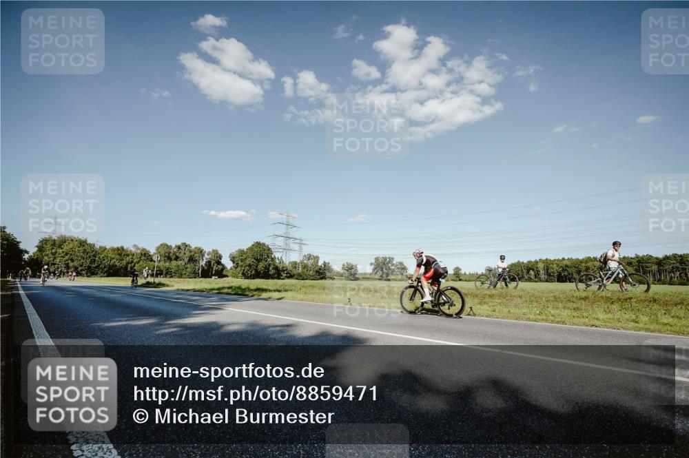 07.09.2025 - 19. Norderstedt Triathlon Michael Burmester http://msf.ph/oto/8859471 07.09.2025 15:46:46 Radfahren 488 meine-sportfotos.de