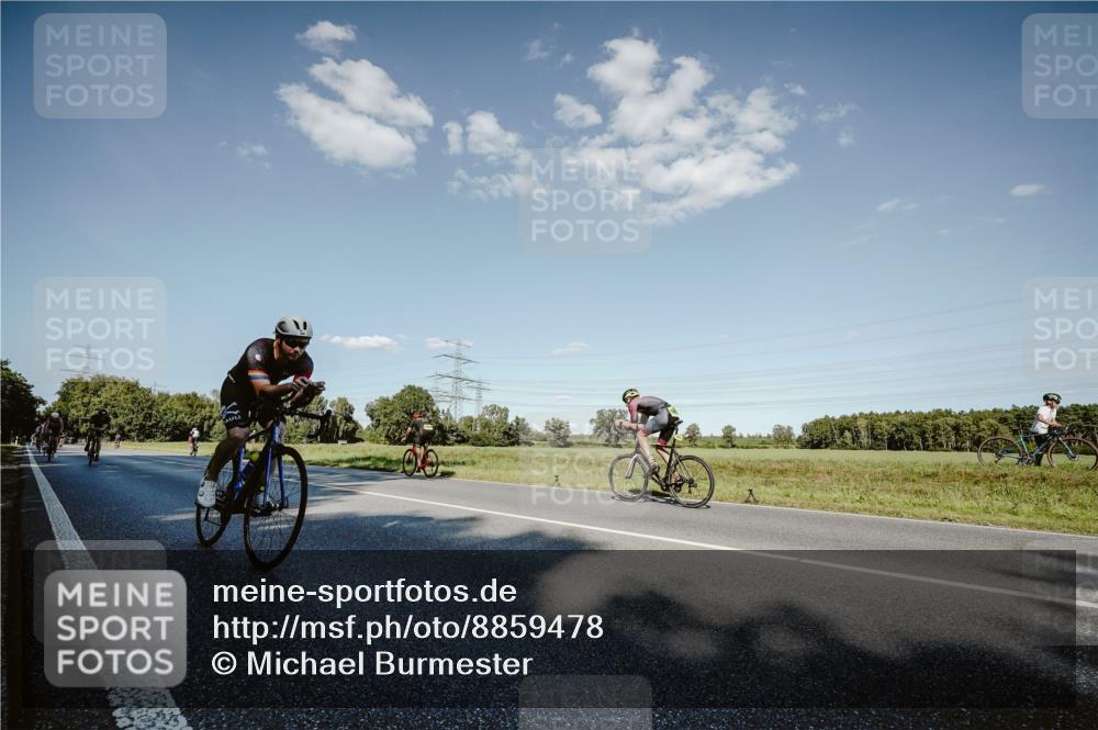 07.09.2025 - 19. Norderstedt Triathlon Michael Burmester http://msf.ph/oto/8859478 07.09.2025 15:46:49 Radfahren 453, 483, 488 meine-sportfotos.de