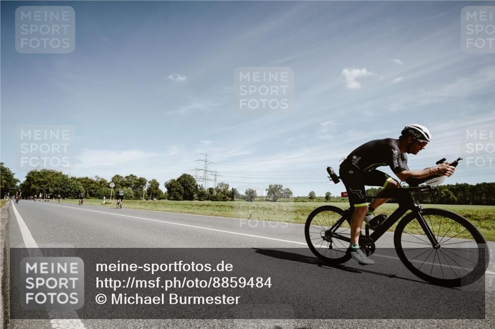 07.09.2025 - 19. Norderstedt Triathlon Michael Burmester http://msf.ph/oto/8859484 07.09.2025 12:44:33 Radfahren 250, 307 meine-sportfotos.de