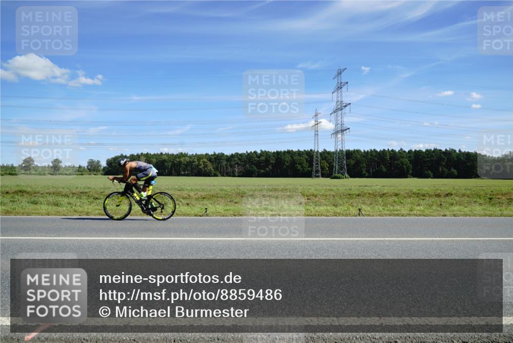 07.09.2025 - 19. Norderstedt Triathlon Michael Burmester http://msf.ph/oto/8859486 07.09.2025 13:39:22 Radfahren 1006, 1016 meine-sportfotos.de