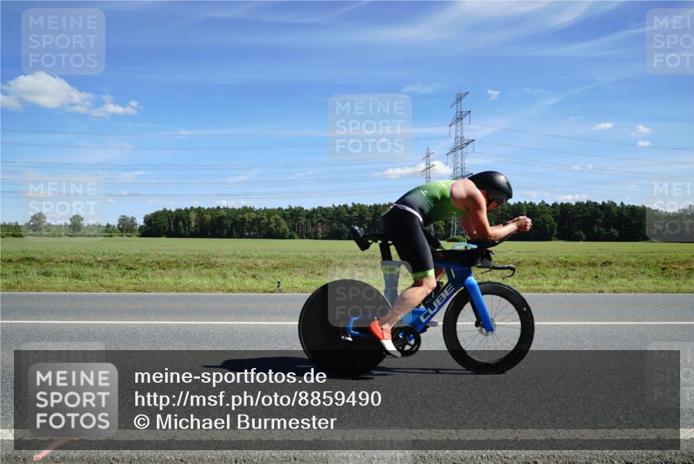 07.09.2025 - 19. Norderstedt Triathlon Michael Burmester http://msf.ph/oto/8859490 07.09.2025 13:39:24 Radfahren 1006, 1016 meine-sportfotos.de