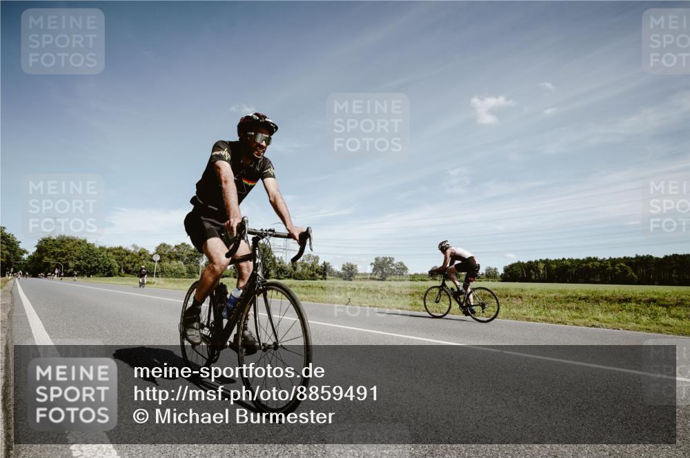 07.09.2025 - 19. Norderstedt Triathlon Michael Burmester http://msf.ph/oto/8859491 07.09.2025 12:44:39 Radfahren 1238 meine-sportfotos.de