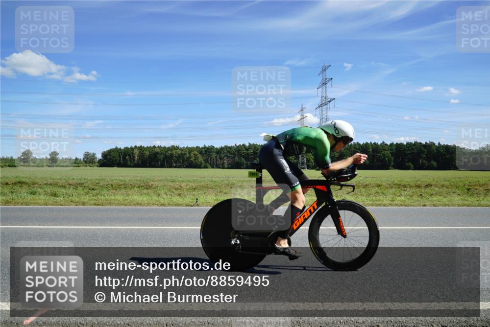 07.09.2025 - 19. Norderstedt Triathlon Michael Burmester http://msf.ph/oto/8859495 07.09.2025 13:39:25 Radfahren 1006, 1016 meine-sportfotos.de