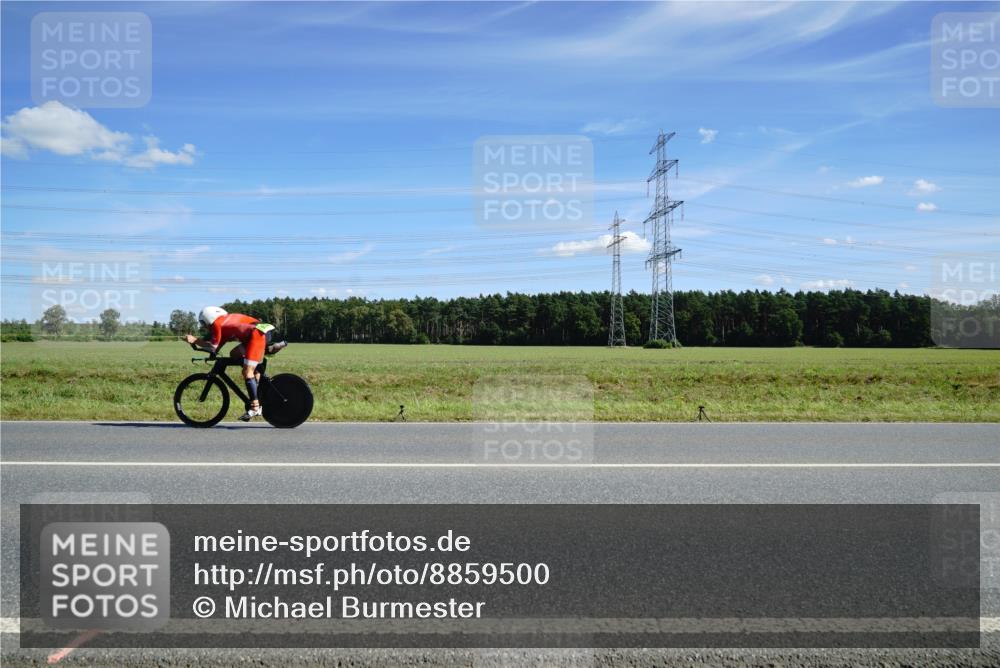 07.09.2025 - 19. Norderstedt Triathlon Michael Burmester http://msf.ph/oto/8859500 07.09.2025 13:39:28 Radfahren 1016 meine-sportfotos.de