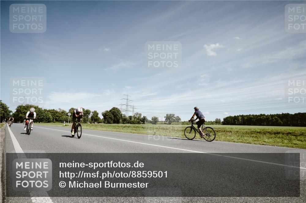 07.09.2025 - 19. Norderstedt Triathlon Michael Burmester http://msf.ph/oto/8859501 07.09.2025 12:44:49 Radfahren 209, 1221, 1360 meine-sportfotos.de