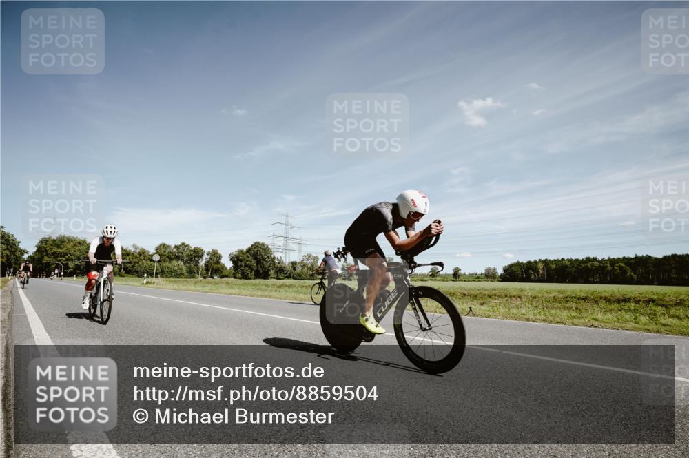 07.09.2025 - 19. Norderstedt Triathlon Michael Burmester http://msf.ph/oto/8859504 07.09.2025 12:44:49 Radfahren 209, 1221, 1360 meine-sportfotos.de