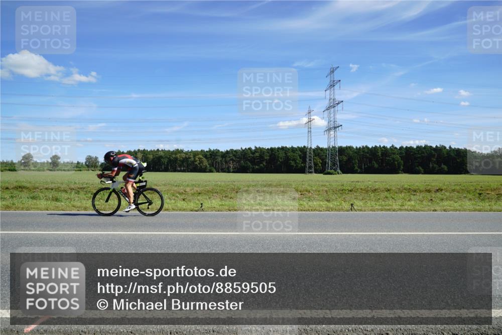 07.09.2025 - 19. Norderstedt Triathlon Michael Burmester http://msf.ph/oto/8859505 07.09.2025 13:39:31 Radfahren  meine-sportfotos.de