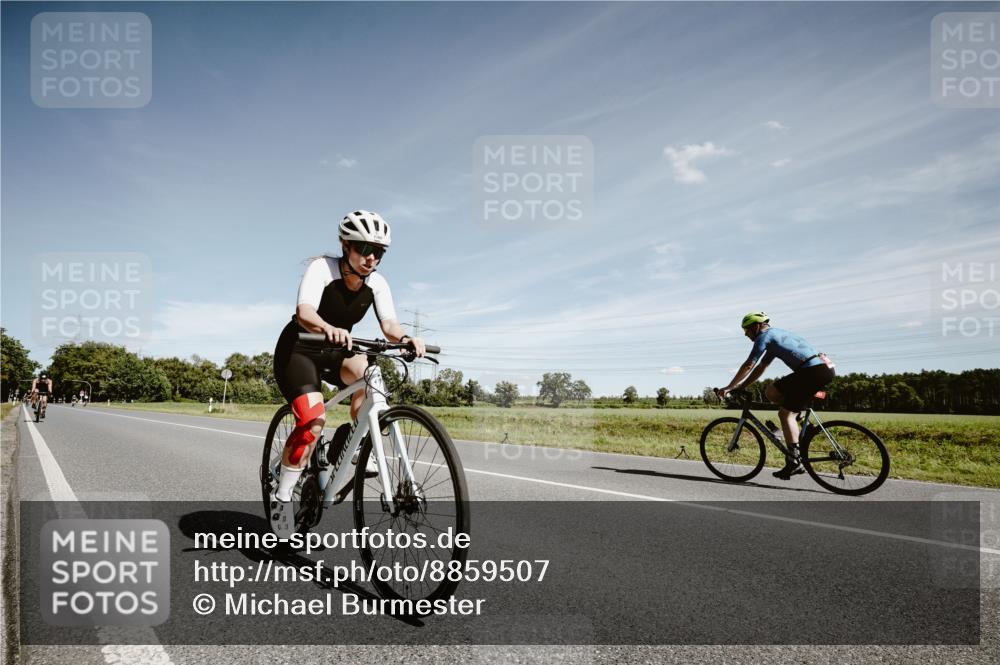 07.09.2025 - 19. Norderstedt Triathlon Michael Burmester http://msf.ph/oto/8859507 07.09.2025 12:44:50 Radfahren 209, 1221, 1360 meine-sportfotos.de