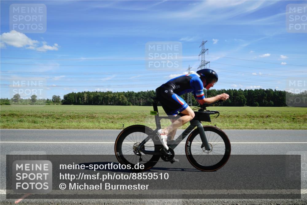 07.09.2025 - 19. Norderstedt Triathlon Michael Burmester http://msf.ph/oto/8859510 07.09.2025 13:39:36 Radfahren 1038 meine-sportfotos.de