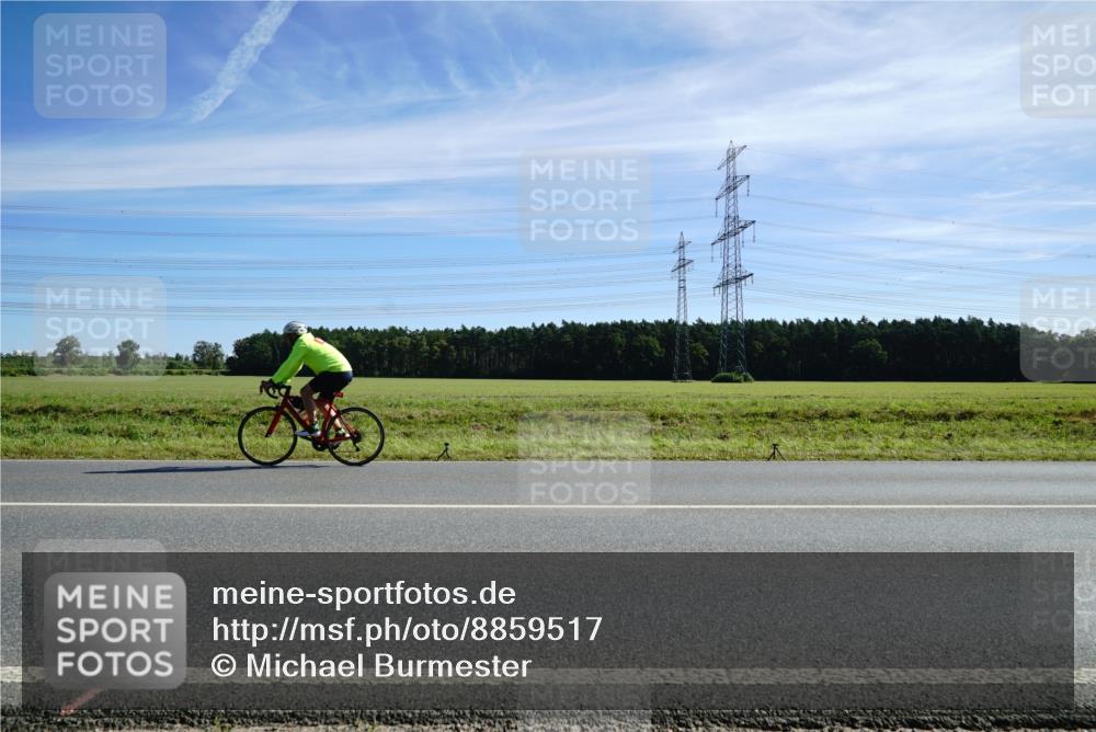 07.09.2025 - 19. Norderstedt Triathlon Michael Burmester http://msf.ph/oto/8859517 07.09.2025 11:39:43 Radfahren 300, 1253 meine-sportfotos.de