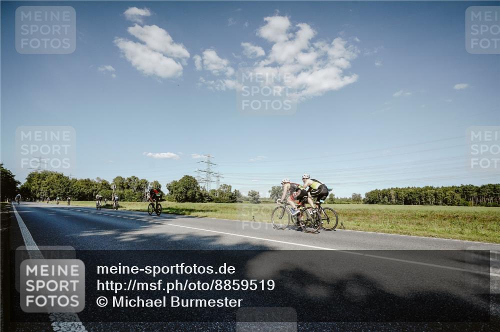 07.09.2025 - 19. Norderstedt Triathlon Michael Burmester http://msf.ph/oto/8859519 07.09.2025 15:47:02 Radfahren 943 meine-sportfotos.de