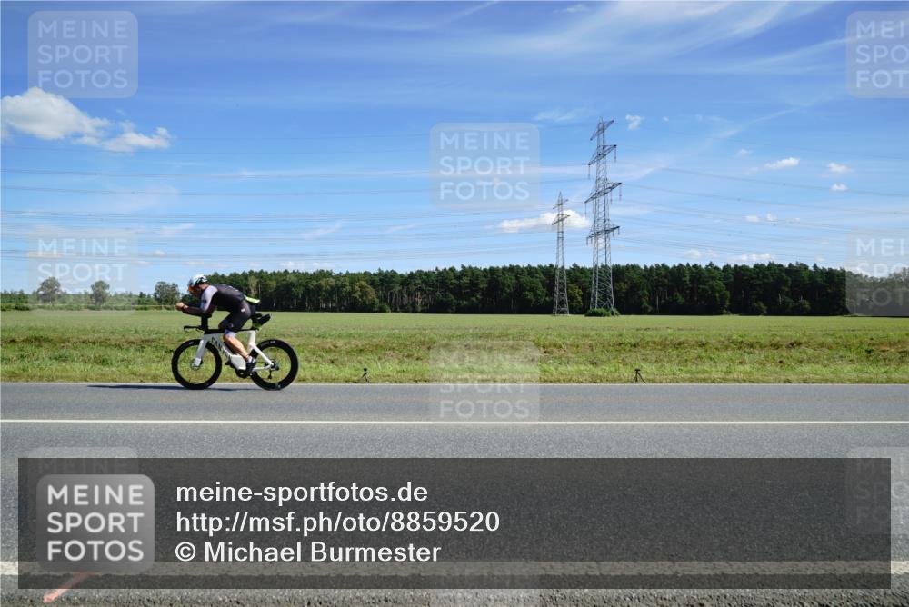 07.09.2025 - 19. Norderstedt Triathlon Michael Burmester http://msf.ph/oto/8859520 07.09.2025 13:39:40 Radfahren  meine-sportfotos.de