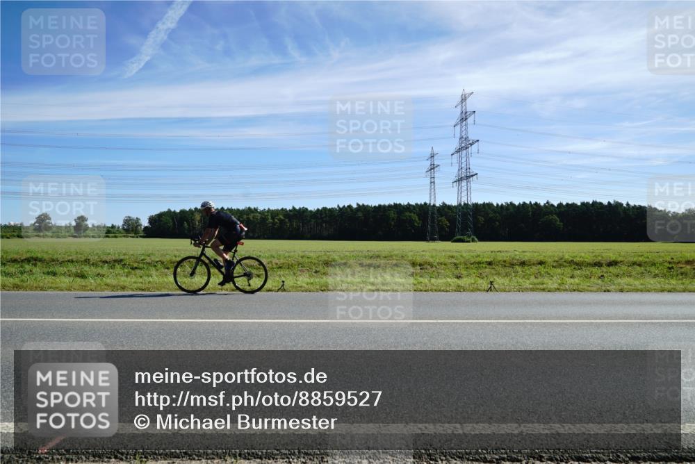 07.09.2025 - 19. Norderstedt Triathlon Michael Burmester http://msf.ph/oto/8859527 07.09.2025 11:39:48 Radfahren 819 meine-sportfotos.de