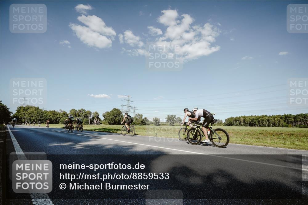 07.09.2025 - 19. Norderstedt Triathlon Michael Burmester http://msf.ph/oto/8859533 07.09.2025 15:47:04 Radfahren 386 meine-sportfotos.de
