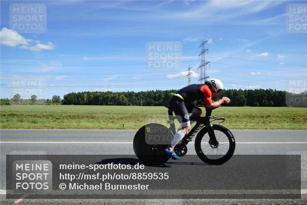 07.09.2025 - 19. Norderstedt Triathlon Michael Burmester http://msf.ph/oto/8859535 07.09.2025 13:39:57 Radfahren 969 meine-sportfotos.de