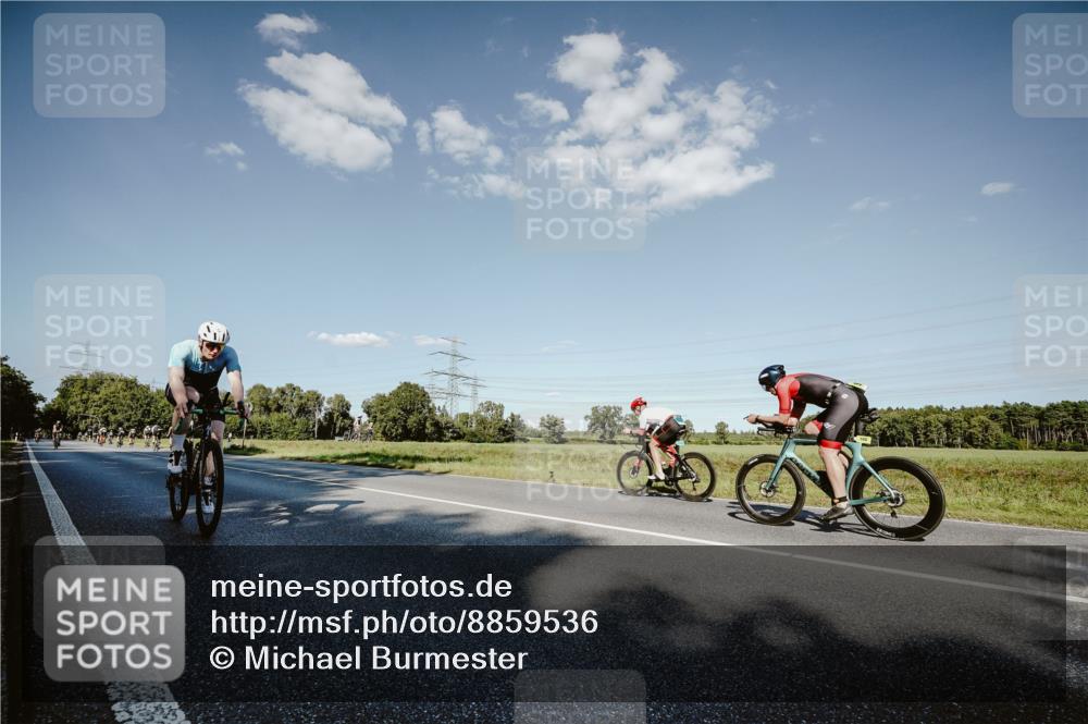 07.09.2025 - 19. Norderstedt Triathlon Michael Burmester http://msf.ph/oto/8859536 07.09.2025 15:47:07 Radfahren 386 meine-sportfotos.de
