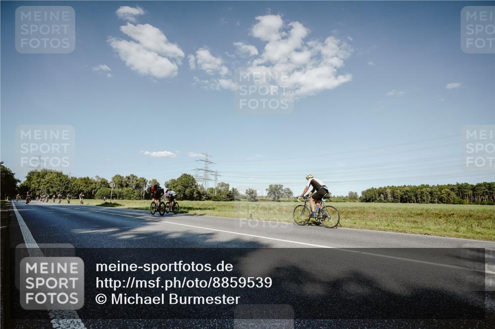07.09.2025 - 19. Norderstedt Triathlon Michael Burmester http://msf.ph/oto/8859539 07.09.2025 15:47:08 Radfahren 386, 543 meine-sportfotos.de