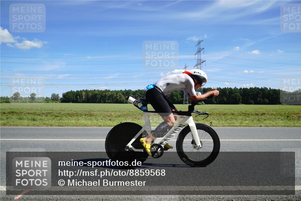 07.09.2025 - 19. Norderstedt Triathlon Michael Burmester http://msf.ph/oto/8859568 07.09.2025 13:40:39 Radfahren 388 meine-sportfotos.de