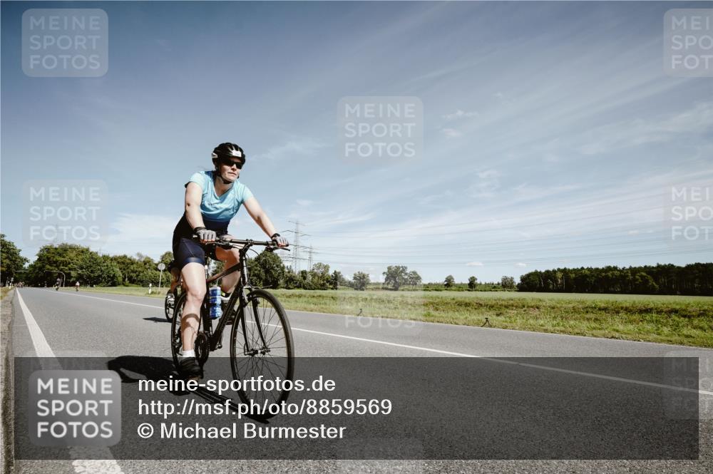 07.09.2025 - 19. Norderstedt Triathlon Michael Burmester http://msf.ph/oto/8859569 07.09.2025 12:45:32 Radfahren 236, 351, 755 meine-sportfotos.de